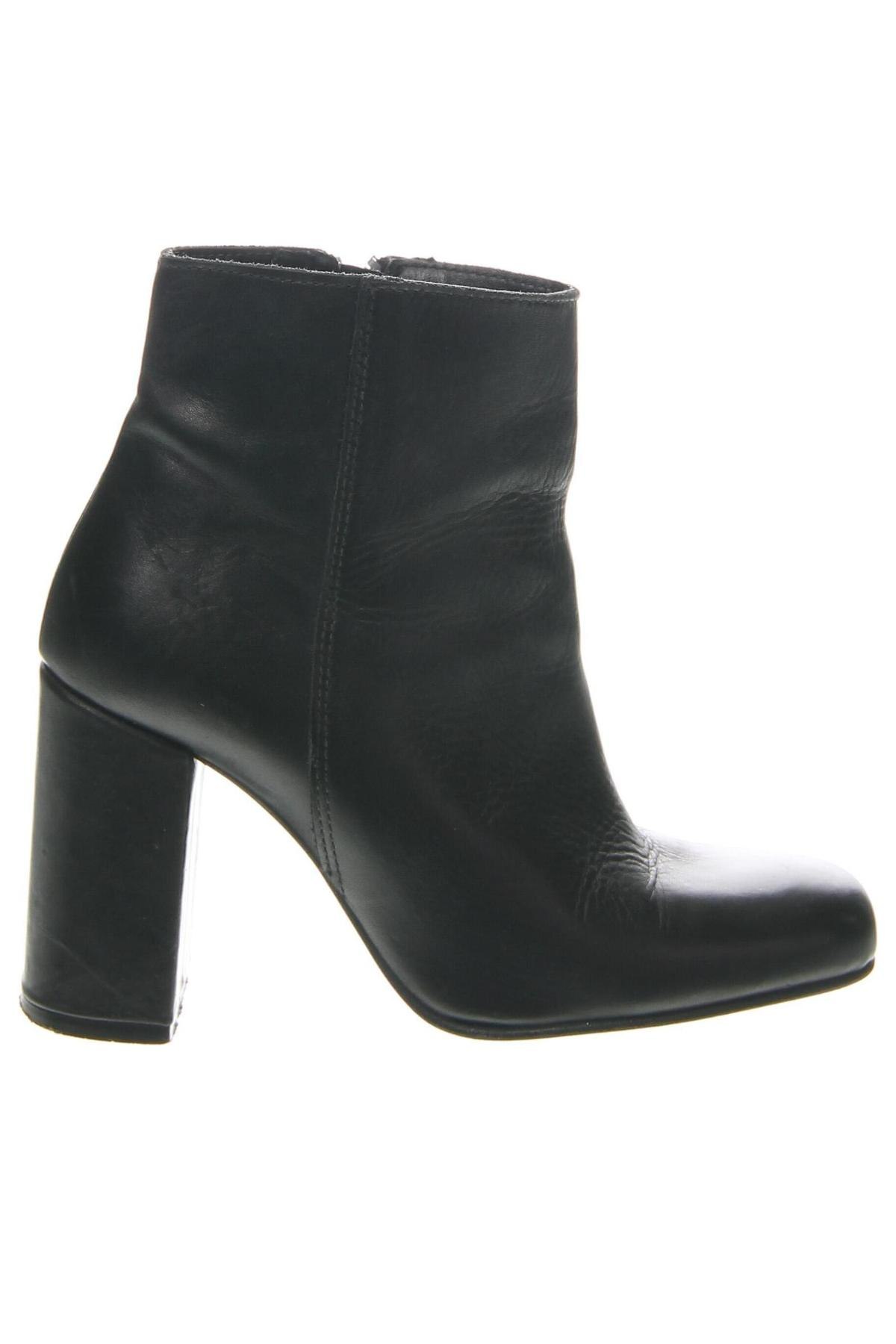 Botine de damă Boohoo, Mărime 36, Culoare Negru, Preț 119,99 Lei