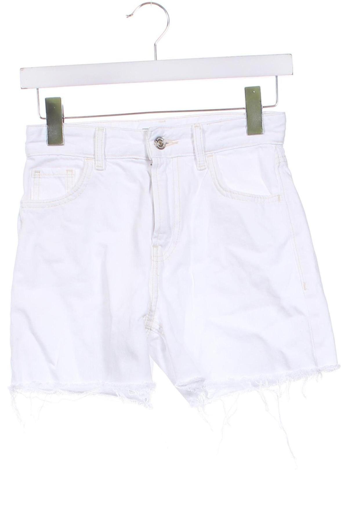 Damen Shorts Bershka, Größe S, Farbe Weiß, Preis 6,49 €