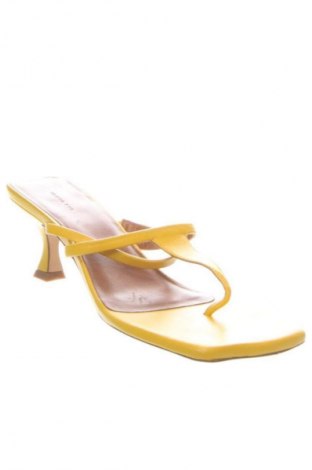 Pantolette Rejina Pyo, Größe 38, Farbe Gelb, Preis € 274,99