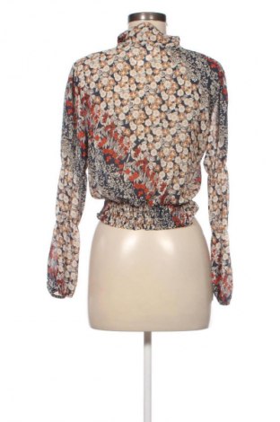Дамска блуза NEW COLLECTION, Размер M, Цвят Многоцветен, Цена 34,99 лв.