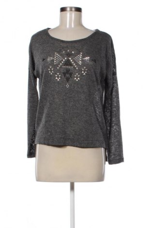 Damen Shirt Stradivarius, Größe S, Farbe Mehrfarbig, Preis 9,72 €
