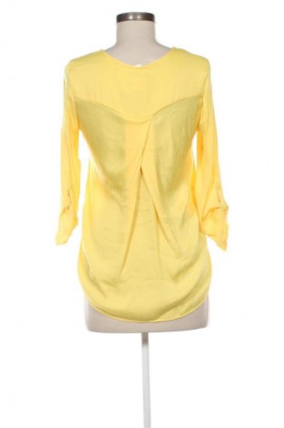 Damen Shirt Stradivarius, Größe S, Farbe Gelb, Preis 7,99 €