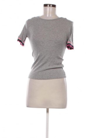 Damen Shirt Stradivarius, Größe S, Farbe Grau, Preis 9,72 €