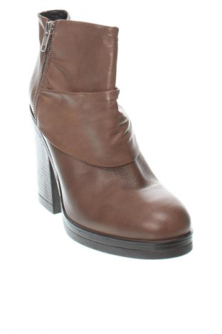 Damen Stiefeletten Alesya, Größe 40, Farbe Braun, Preis € 103,38