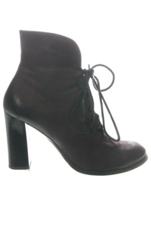 Damen Stiefeletten Lasocki, Größe 39, Farbe Lila, Preis 38,36 €