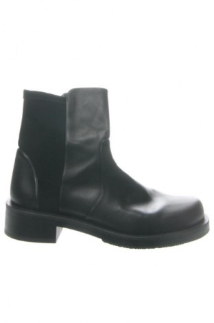 Дамски ботуши Stuart Weitzman, Размер 36, Цвят Черен, Цена 224,99 лв.