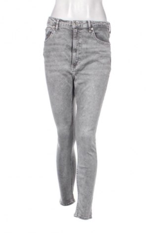 Damskie jeansy Bershka, Rozmiar M, Kolor Szary, Cena 71,75 zł