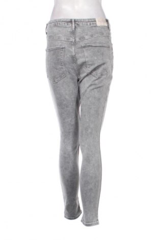 Damskie jeansy Bershka, Rozmiar M, Kolor Szary, Cena 71,75 zł