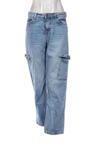 Blugi de femei Bershka, Mărime M, Culoare Albastru, Preț 76,32 Lei