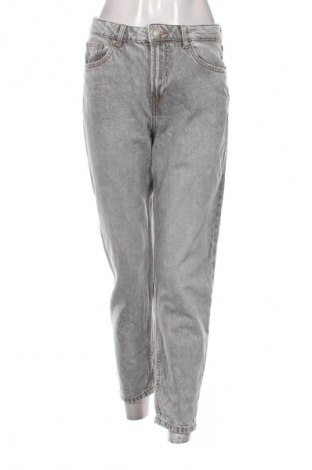 Γυναικείο Τζίν Bershka, Μέγεθος S, Χρώμα Γκρί, Τιμή 14,83 €