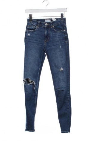 Damskie jeansy Bershka, Rozmiar XS, Kolor Niebieski, Cena 66,67 zł