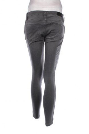 Dámske džínsy  Hilfiger Denim, Veľkosť M, Farba Sivá, Cena  40,92 €