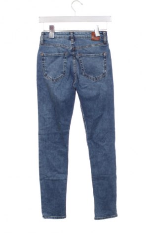Damskie jeansy Mango, Rozmiar XS, Kolor Niebieski, Cena 78,16 zł