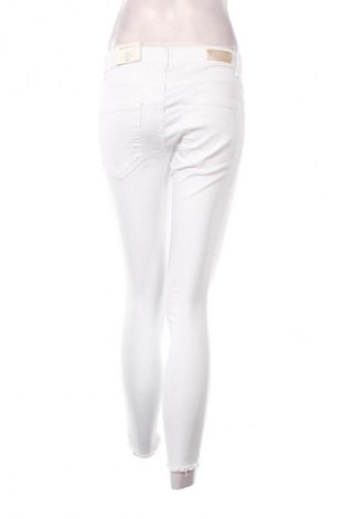 Damen Jeans ONLY, Größe M, Farbe Weiß, Preis 53,99 €