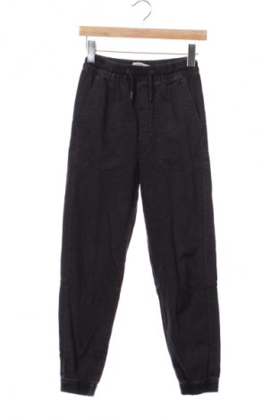 Дамски дънки Pull&Bear, Размер XS, Цвят Сив, Цена 28,88 лв.