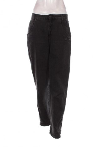 Damskie jeansy Pull&Bear, Rozmiar M, Kolor Szary, Cena 66,39 zł