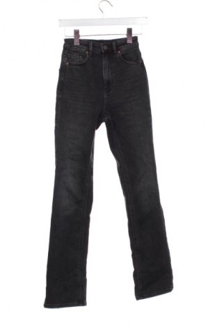 Damskie jeansy Stradivarius, Rozmiar XS, Kolor Szary, Cena 63,99 zł
