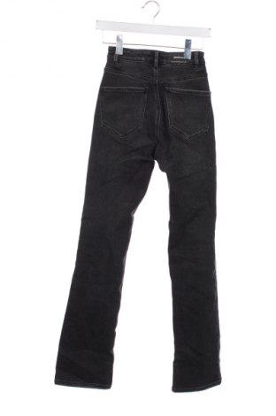 Damskie jeansy Stradivarius, Rozmiar XS, Kolor Szary, Cena 63,99 zł