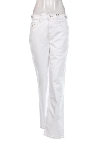 Дамски дънки Tommy Jeans, Размер L, Цвят Бял, Цена 174,99 лв.