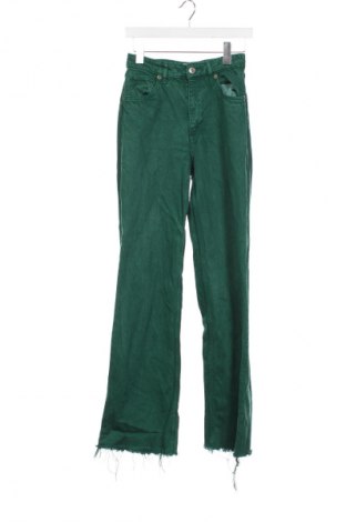 Дамски дънки Zara, Размер XS, Цвят Зелен, Цена 27,00 лв.