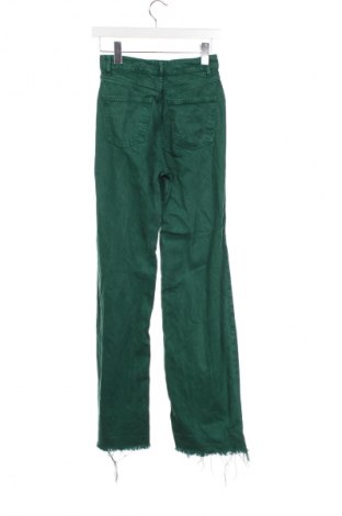 Дамски дънки Zara, Размер XS, Цвят Зелен, Цена 27,00 лв.