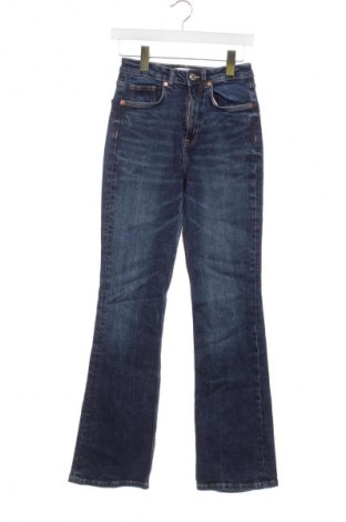 Damskie jeansy Zara, Rozmiar XS, Kolor Niebieski, Cena 71,99 zł