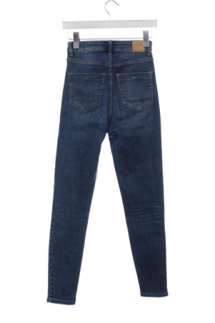 Дамски дънки Zara, Размер XS, Цвят Син, Цена 27,00 лв.