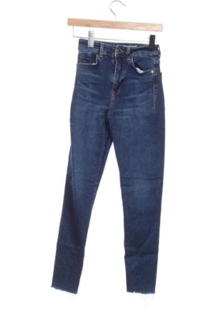 Blugi de femei Zara, Mărime XXS, Culoare Albastru, Preț 71,05 Lei