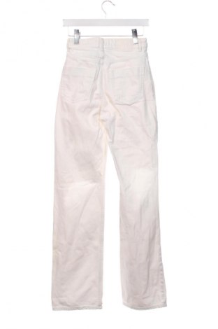 Дамски дънки Zara, Размер XS, Цвят Бял, Цена 45,00 лв.