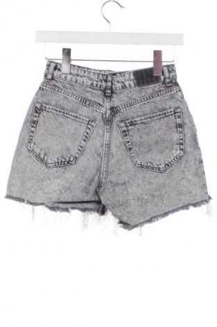 Дамски къс панталон Bershka, Размер XS, Цвят Сив, Цена 19,00 лв.