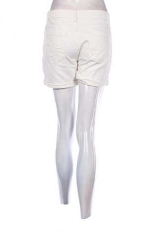 Pantaloni scurți de femei Esmara, Mărime S, Culoare Alb, Preț 50,00 Lei