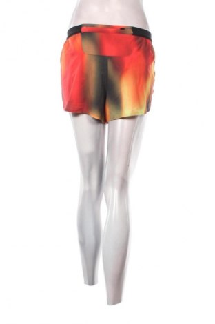 Pantaloni scurți de femei Nike, Mărime M, Culoare Multicolor, Preț 265,99 Lei