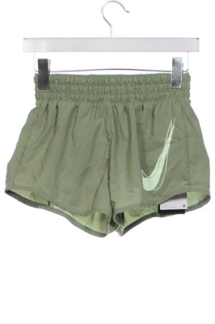 Pantaloni scurți de femei Nike, Mărime XS, Culoare Verde, Preț 265,99 Lei