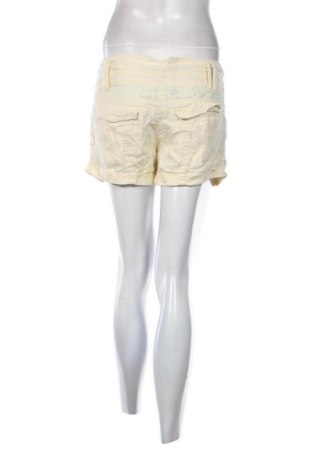 Pantaloni scurți de femei Reserved, Mărime M, Culoare Galben, Preț 50,37 Lei