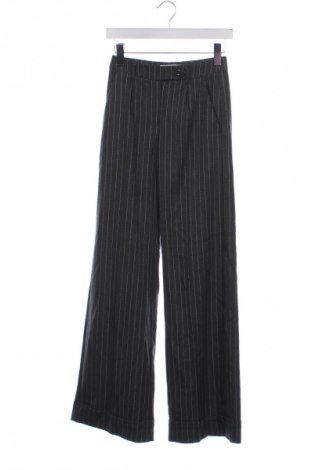 Damskie spodnie Bershka, Rozmiar XS, Kolor Kolorowy, Cena 112,36 zł