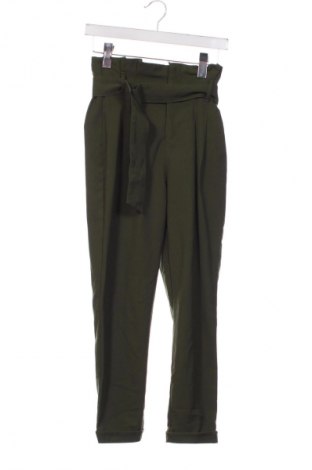 Damskie spodnie Bershka, Rozmiar XS, Kolor Zielony, Cena 67,41 zł