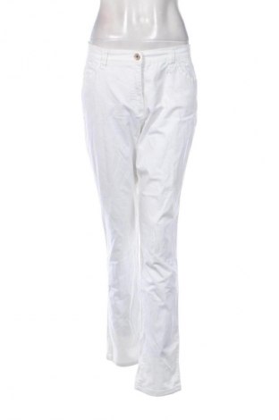Damenhose Brax, Größe M, Farbe Weiß, Preis 31,82 €