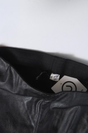Damenhose H&M Divided, Größe S, Farbe Schwarz, Preis 14,83 €