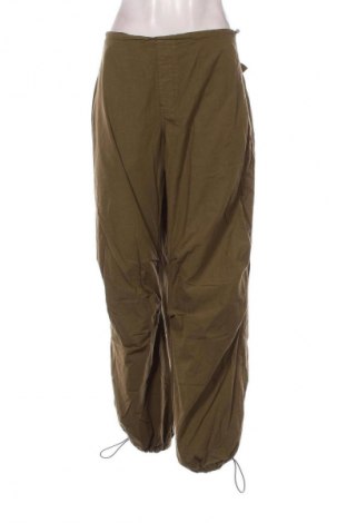 Pantaloni de femei Pull&Bear, Mărime M, Culoare Verde, Preț 66,99 Lei