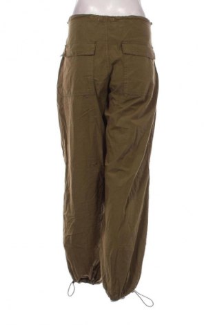 Pantaloni de femei Pull&Bear, Mărime M, Culoare Verde, Preț 66,99 Lei