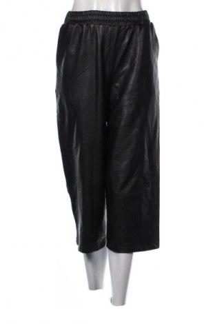 Γυναικείο παντελόνι Pull&Bear, Μέγεθος S, Χρώμα Μαύρο, Τιμή 15,00 €