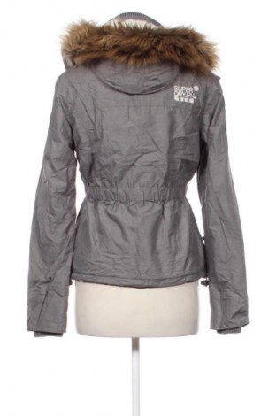 Дамско яке Superdry, Размер S, Цвят Сив, Цена 82,99 лв.