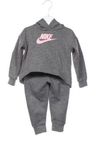 Детски спортен екип Nike, Размер 18-24m/ 86-98 см, Цвят Сив, Цена 48,99 лв.