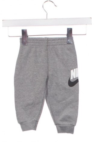 Παιδική κάτω φόρμα Nike, Μέγεθος 6-9m/ 68-74 εκ., Χρώμα Γκρί, Τιμή 21,99 €