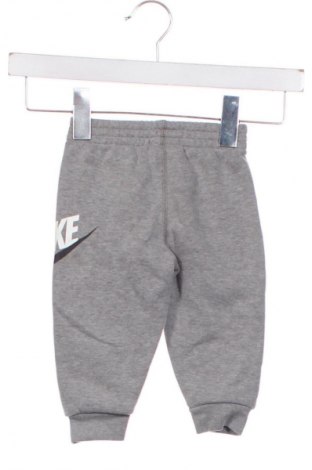 Παιδική κάτω φόρμα Nike, Μέγεθος 6-9m/ 68-74 εκ., Χρώμα Γκρί, Τιμή 21,99 €