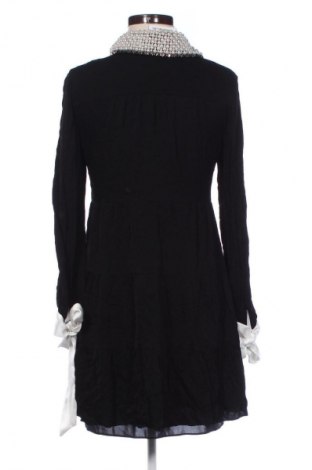 Рокля Alice + Olivia, Размер XS, Цвят Многоцветен, Цена 289,99 лв.