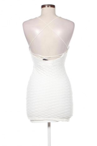 Rochie Bershka, Mărime S, Culoare Alb, Preț 76,32 Lei