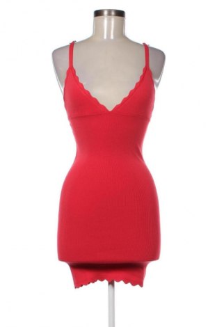 Sukienka Bershka, Rozmiar S, Kolor Czerwony, Cena 66,67 zł