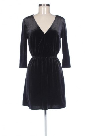 Рокля H&M Divided, Размер M, Цвят Черен, Цена 28,88 лв.