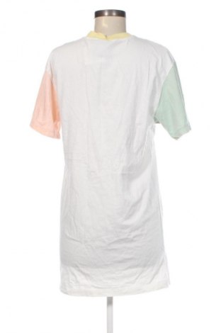 Рокля Nike, Размер S, Цвят Многоцветен, Цена 36,99 лв.